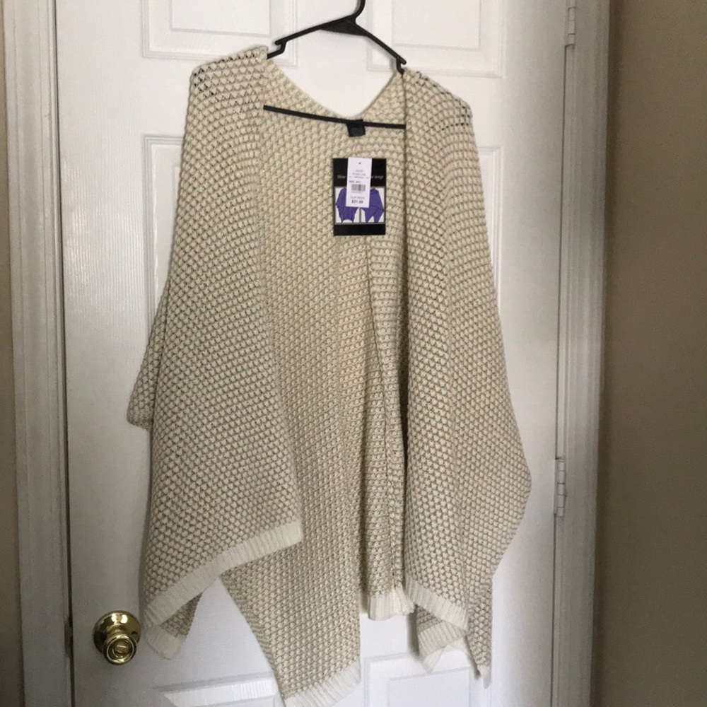 Ruana Wrap (Ivory/Gold) - Picture 2 of 2